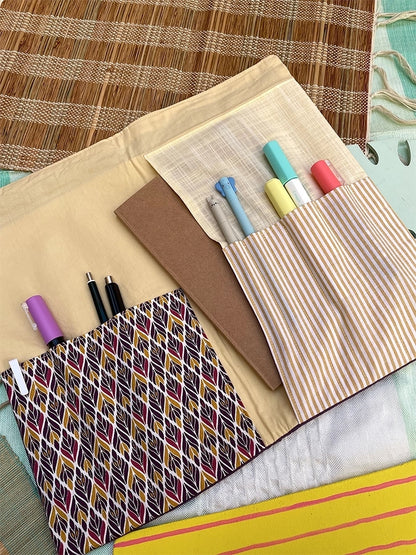 Pochette A5 faite à la main. Pour transporter un carnet, des stylos, fournitures scolaires et artistiques...