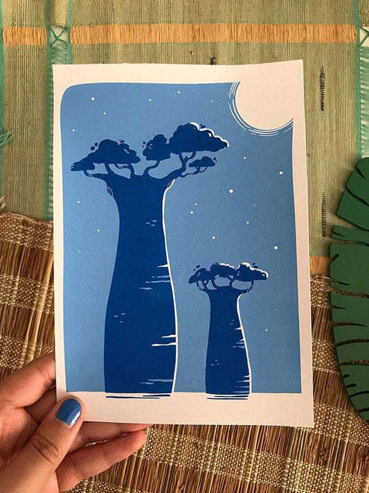 Allée des baobabs de nuit. Impression sérigraphiée artisanalement.